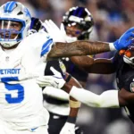 Lions aplastan a Ravens: Ofensiva terrestre y presión imparable.