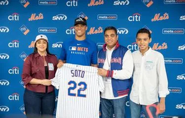 Juan Soto Recibe a Ministro Kelvin Cruz en Citi Field por Herencia Hispana