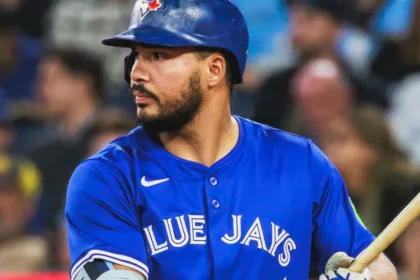 Jays Activan a Santander y Designan a Manoah: Movimientos Clave