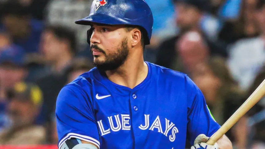 Jays Activan a Santander y Designan a Manoah: Movimientos Clave