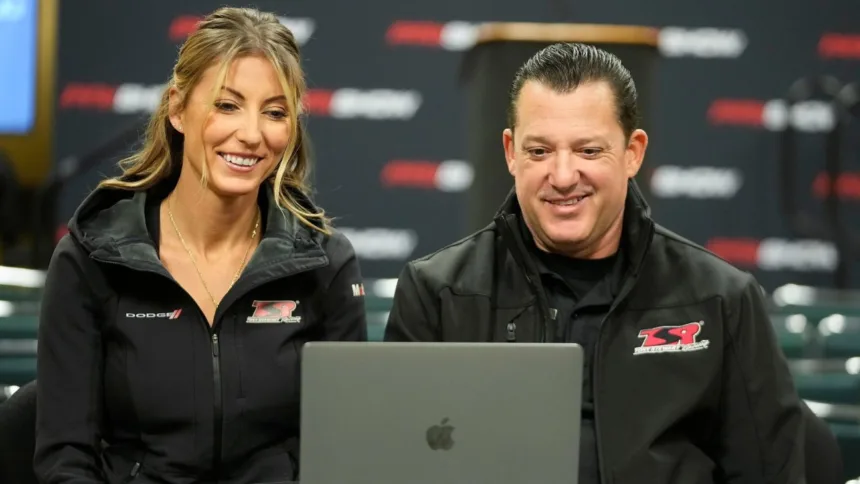Tony Stewart Competirá Contra Leah Pruett en NHRA 2026
