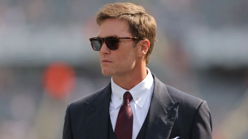 Brady niega conflicto: Rol en Raiders y Fox Sports bajo la lupa