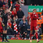 Ekitike, expulsado: Slot critica roja "estúpida" y lesión de Leoni en Liverpool