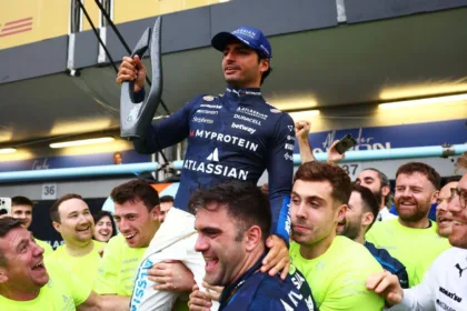 Sainz da la cara: Podio en Bakú reivindica su temporada en Williams
