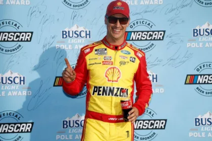 Logano en la Pole: Ford Domina Clasificación en New Hampshire