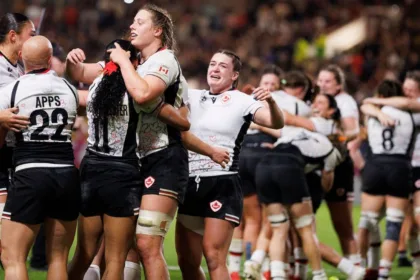 Canadá se prepara para la final del Mundial de Rugby Femenino con audífonos