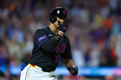 Soto Conecta Jonrón 43, Mets Pierden ante Cachorros; Playoffs en Juego