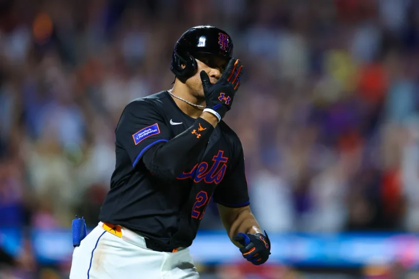 Soto Conecta Jonrón 43, Mets Pierden ante Cachorros; Playoffs en Juego