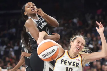 Aces igualan serie con victoria contundente ante Fever: ¡Choque brutal!