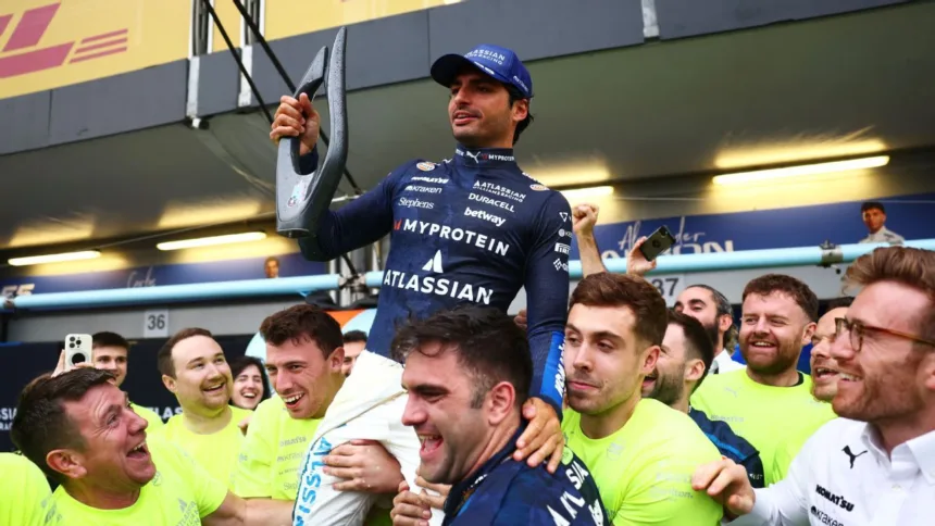 Sainz: Podio en Bakú Rescata Temporada en Williams y Acalla Críticas