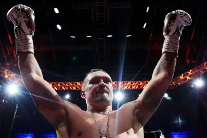 Usyk Desafía a Jake Paul: "Te Espero en la Jaula" Tras Retirada del Boxeo