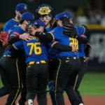 Mariners Aseguran Ventaja en ALDS: Suárez Destaca con Jonrón 49
