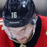 Barkov, capitán de Panthers, sale lesionado: Preocupación en Florida.