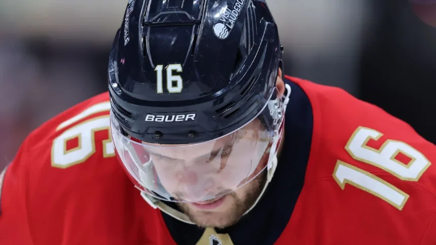 Barkov, capitán de Panthers, sale lesionado: Preocupación en Florida.
