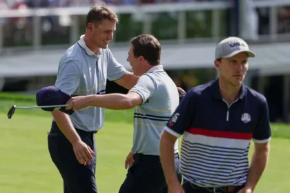 Ryder Cup: EEUU Sufre en Foursomes, Cantlay y Schauffele Rescatan Punto Clave