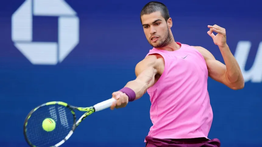 Alcaraz Supera Susto en Tobillo y Avanza en el Japan Open
