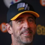 Rodgers Molesto por Viaje Tardío a Irlanda: Steelers Listos para el Partido