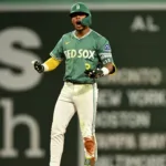 Red Sox a Playoffs: Rafaela con Triple Walk-Off en Fenway Park