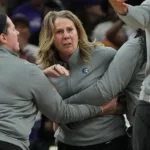 Reeve EXPLOTA contra árbitros tras lesión de Collier en derrota de Lynx