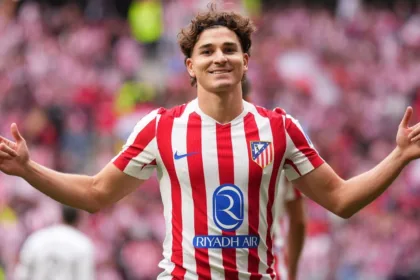Álvarez Brilla en Derbi: Doblete y Lágrimas de Simeone en la Victoria del Atlético