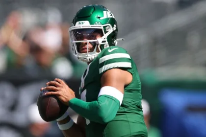 Jets recuperan a Fields tras conmoción: Listo para enfrentar a los Dolphins