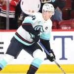 Kakko de Kraken Sufre Fractura en Mano: Baja 6 Semanas en la NHL