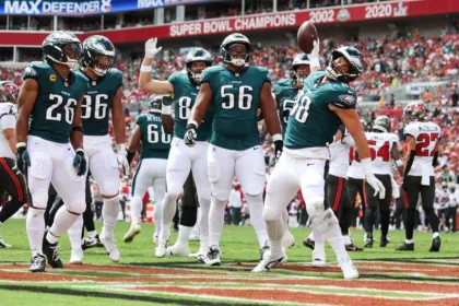 Eagles Sorprenden: Tush Push con Toques Innovadores vs Buccaneers