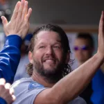 Kershaw Brilla en su Última Apertura, Fuera del Roster de Wild Card