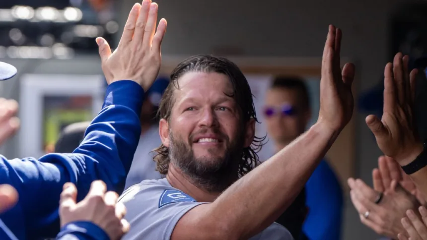 Kershaw Brilla en su Última Apertura, Fuera del Roster de Wild Card