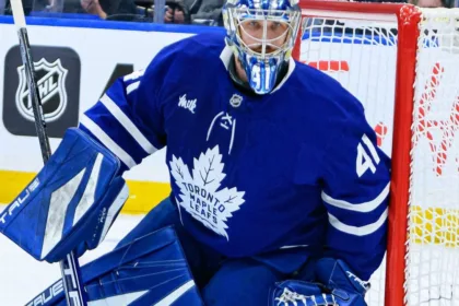 Stolarz renueva con Maple Leafs: 4 años y $15M, clave en la portería