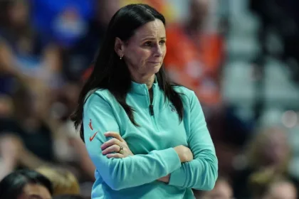 Liberty despiden a Brondello: ¿Qué sigue para el equipo y la entrenadora?
