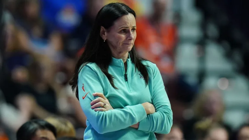 Liberty despiden a Brondello: ¿Qué sigue para el equipo y la entrenadora?