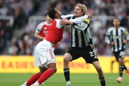Woltemade Rechaza Disculpa de Gabriel por Codazo en Partido Newcastle vs Arsenal
