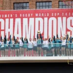 Red Roses de Inglaterra Celebran Victoria Mundial en Medio de la Lluvia