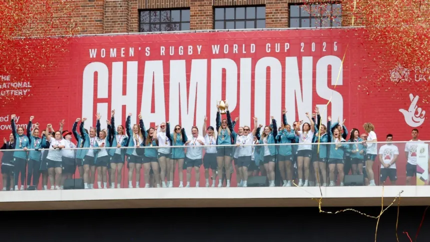 Red Roses de Inglaterra Celebran Victoria Mundial en Medio de la Lluvia