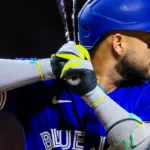 Bichette Espera Regreso en ALDS: Blue Jays Cuentan con su Estrella