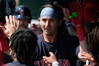 DeLauter, novato de Guardians, en roster para serie vs. Tigers