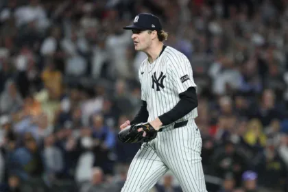 Yankees aplastan a Medias Rojas y avanzan a Serie Divisional contra Azulejos