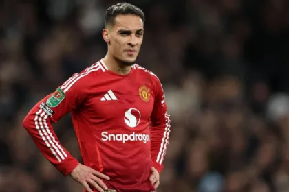 Antony revela falta de respeto en el Manchester United tras su salida.