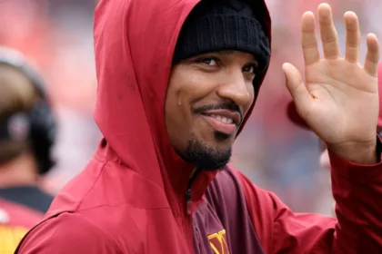 Jayden Daniels regresa: Commanders con QB titular vs Chargers