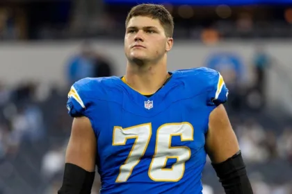 Chargers: Joe Alt, baja por esguince de tobillo; Davis y Becton en duda