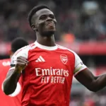Saka: 200 partidos con Arsenal y mensaje de Thierry Henry antes del triunfo