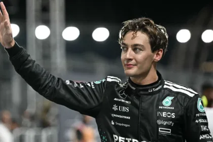 Russell Sorprende a Verstappen y se Lleva la Pole en Singapur