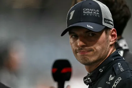 Verstappen frustrado: Norris frustra su pole en Singapur, Russell logra el 1º