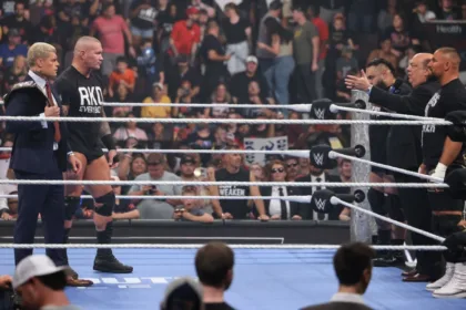 **SmackDown: Rollins aviva rivalidad con Rhodes y Orton rumbo a Crown Jewel**
