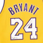 Jersey de Kobe Bryant #24 con Lakers se vende por $889K en subasta