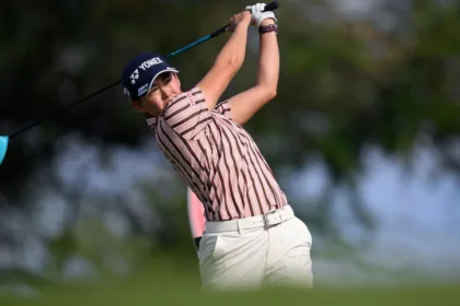 Iwai lidera el LOTTE Championship con viento; Korda acecha.
