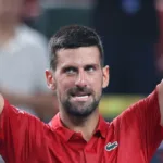 Djokovic avanza en Shanghái; Shelton cae tras lesión en el hombro