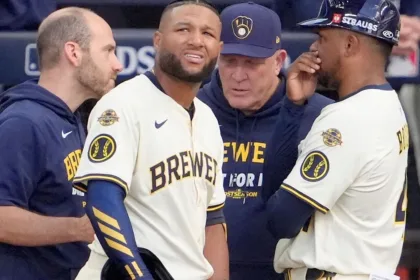 Chourio de Brewers sale por lesión en el hamstring: MRI en curso