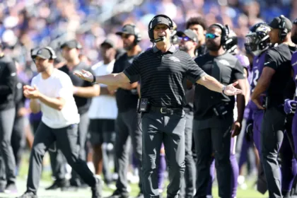 Harbaugh Confirma a Orr Tras Derrota Humillante de Ravens ante Texans